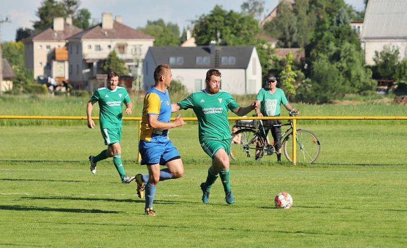 Z fotbalového utkání okresního přeboru Přerov nad Labem - Všejany (3:2)