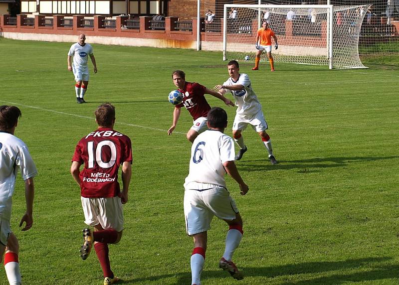 Z fotbalového utkání krajského přeboru Bohemia Poděbrady - Tuchlovice (1:3)