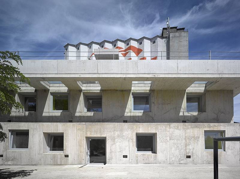 Administrativní budova ve Strančicích (Strančice-Svojšovice) Autor: David Levačka Kraus