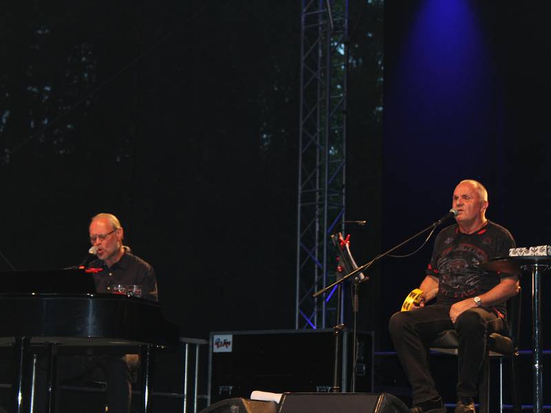 Zámek Loučeň oslavil desáté narozeniny s Elánem. Třešničkou na pomyslném narozeninovém dortu byl koncert nestárnoucí kapely Elán s frontmanem Jožo Rážem.