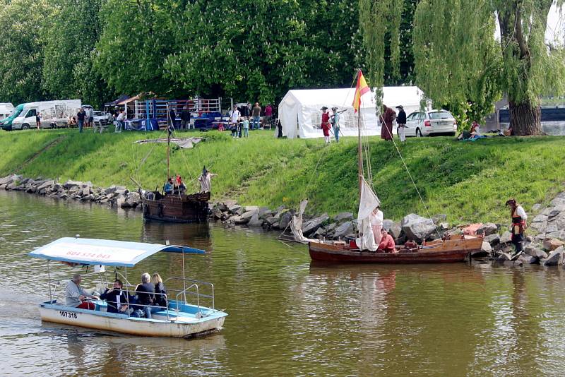 Na čtyři dny se na labském břehu usídlil už tradiční festival Lodě na Labi.