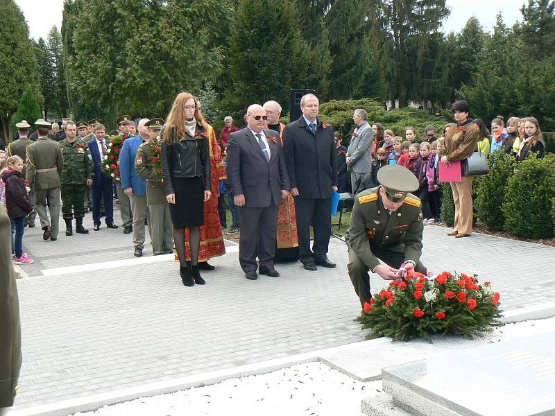 Na nymburském hřbitově uctili památku padlých vojáků