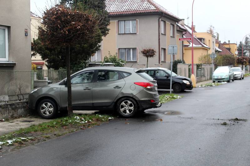 Nehoda dvou osobních automobilů na Žižkově v Poděbradech.