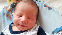 Oliver Robert Kroščen se narodil v nymburské porodnici 13. listopadu 2021 v 16:45 s mírami 3490 g a 49 cm. Z prvorozeného se radují rodiče Kateřina a Robert z Milovice nad Labem.