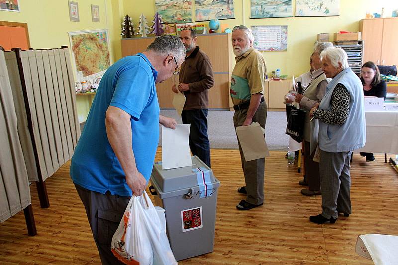 Eurovolby poznamenala nízká volební účast.