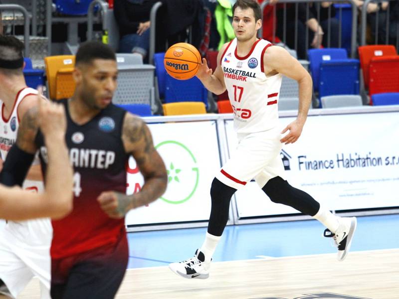 Z basketbalového utkání Ligy mistrů Nymburk - Gaziantep (74:72 pp)