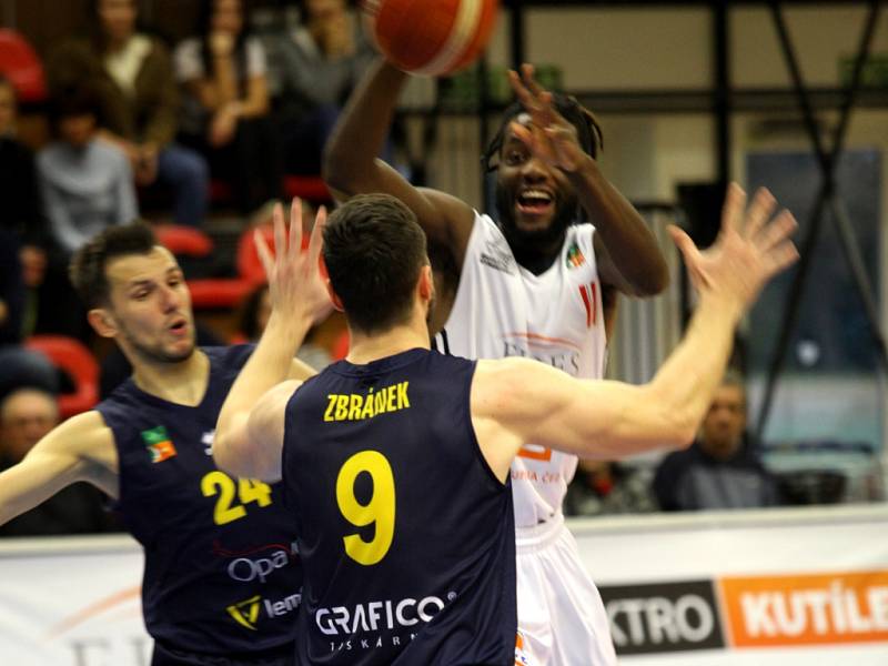 Z basketbalového utkání NBL Nymburk - Opava (103:65)