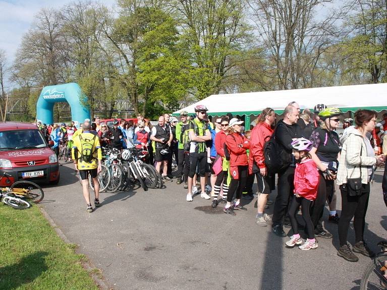 Postřižinského cyklootvíráku se zúčastnilo dvanáct set lidí. 
