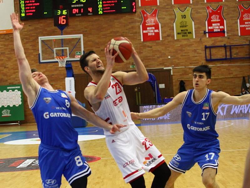 Z basketbalového utkání Kooperativa NBL Nymburk - USK Praha (116:54)