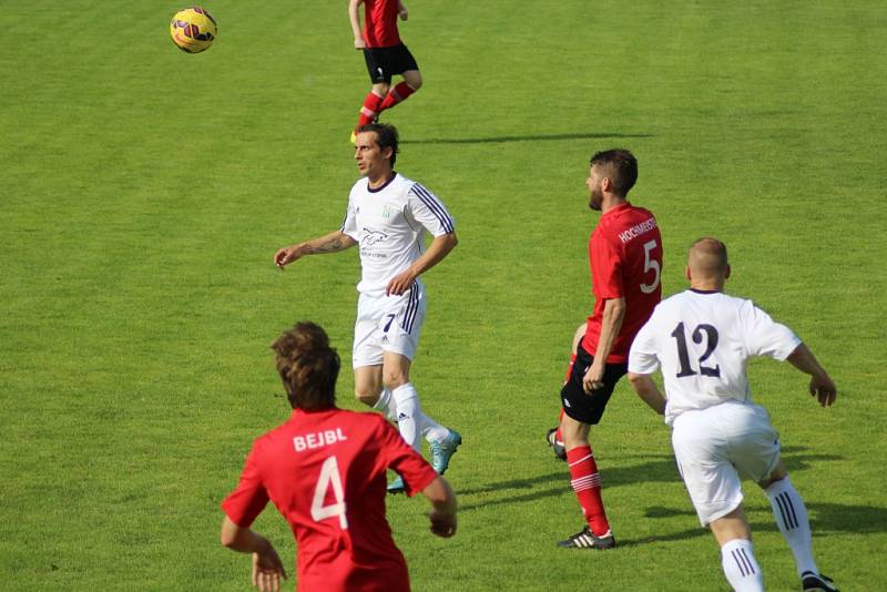 Z okresního derby krajského přeboru Semice - Ostrá (0:1)