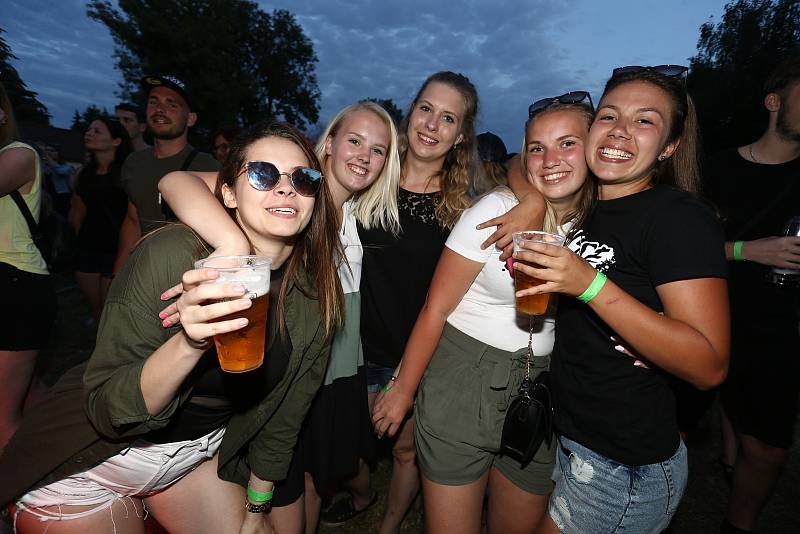 Koncert kapely UDG v Kostomlatech na Nymbursku.