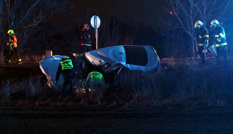 Tragická nehoda autobusu u Horoměřic na Praze - západ v pátek 12.ledna.