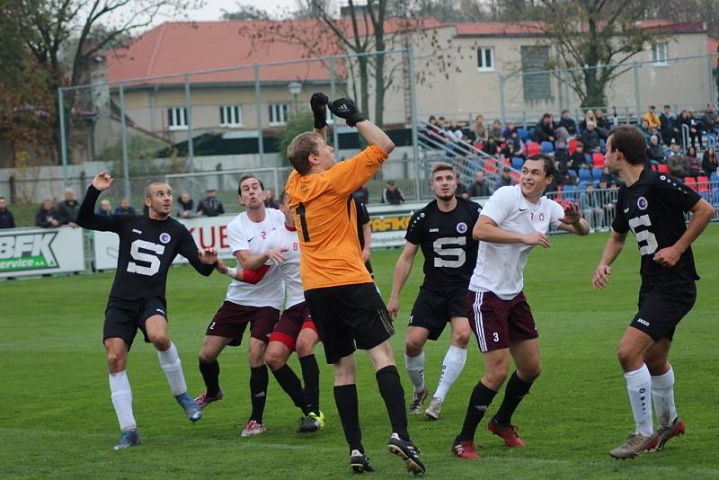 Z fotbalového utkání I.A třídy Bohemia Poděbrady - Slovan Poděbrady (3:0)