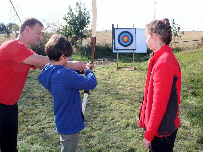 Z podzimní slavnosti v Krchlebech spojené s ukázkami lidových řemesel.