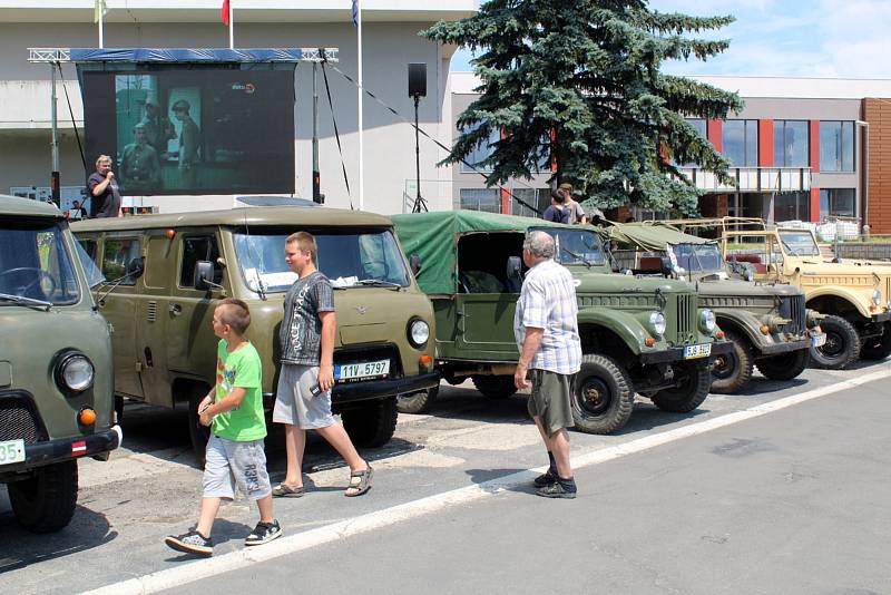 Z oslavy 30 let od odchodu posledních sovětských okupačních vojáků v Milovicích.