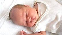 AMÁLKA JE PRVOROZENÁ. Amálie Valná se rodičům Haně a Martinovi z Nymburka narodila ve čtvrtek 31. července v 8.13 hodin. Očekávaná holčička měřila 49 centimetrů a vážila 3650 gramů.