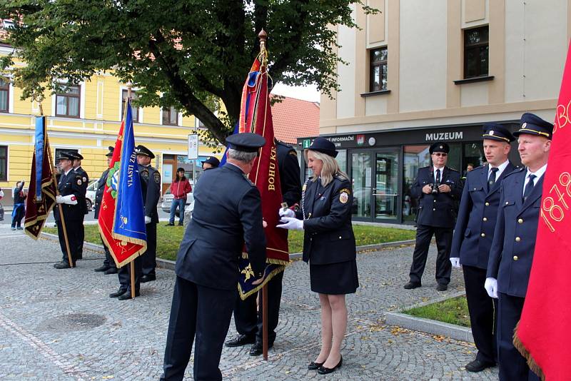 Velká sláva se uskutečnila v sobotu odpoledne na hlavním náměstí v Sadské. Ve zdejší opravené budově bylo otevřeno první důstojné hasičské muzeum v rámci širokého regionu.