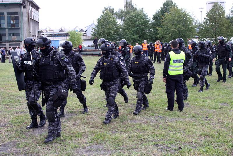 Mezinárodní policejní cvičení Railex 2017 se konalo uplynulé dva dny v nymburském železničním depu.