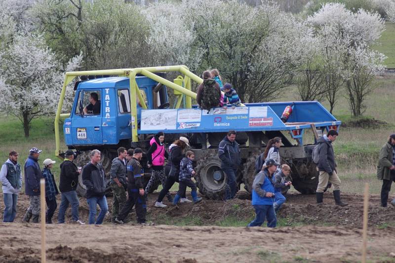 Ze závodů trucktrialů v Milovicích