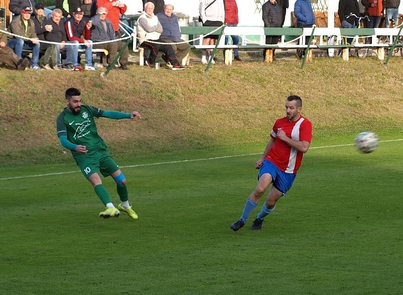 Z fotbalového utkání I.B třídy Semice - Pátek (2:2)