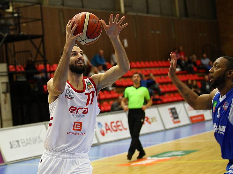 Z basketbalového utkání Kooperativa NBL Nymburk - Ostrava (95:81)