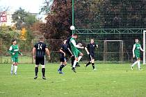 Z fotbalového utkání okresního přeboru Polaban Nymburk B - Hrubý Jeseník (1:2)