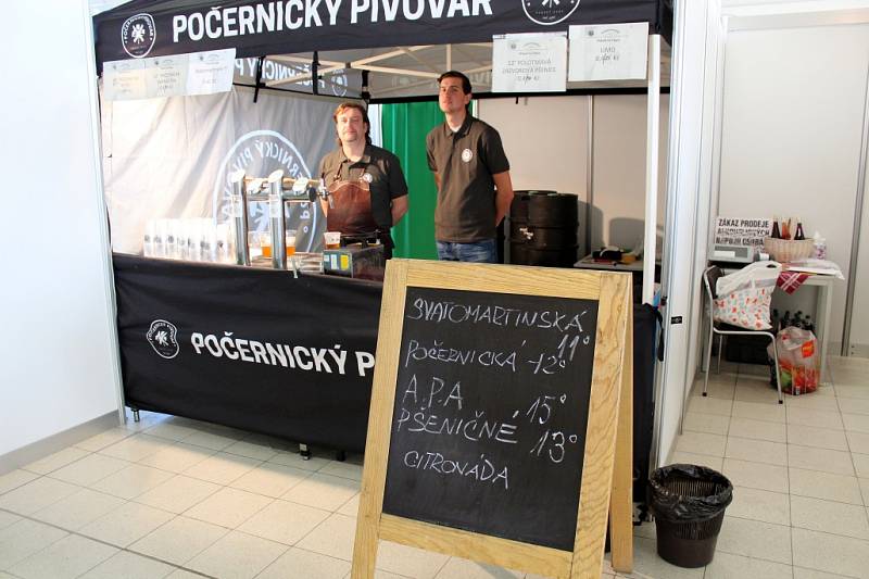 Z jednoho z předchozích ročníků autosalonu Kola a gastrofestivalu.