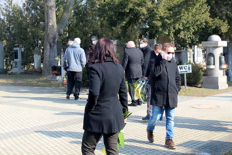 Z posledního rozloučení s dlouholetým starostou Nymburka Ladislava Kutíkem.