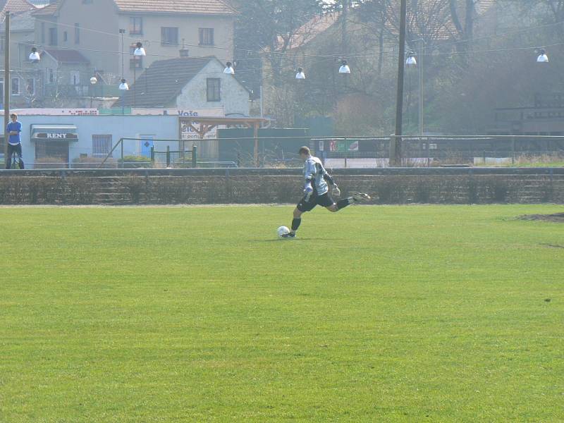 Z utkání staeších dorostenců Čelákovice - Beroun.