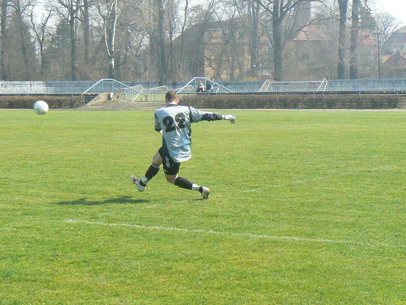 Z utkání staeších dorostenců Čelákovice - Beroun.