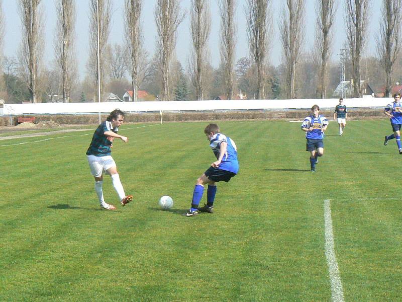 Z utkání staeších dorostenců Čelákovice - Beroun.