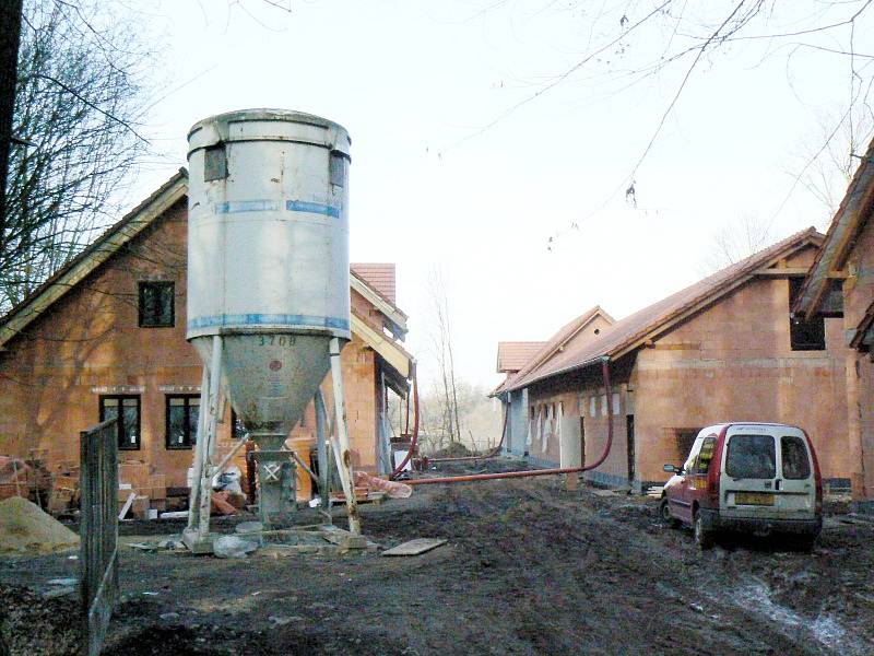 Hrubě stavby stanice pro zvířata na Huslíku jsou hotové