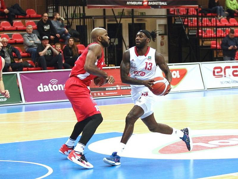 Z basketbalového utkání Kooperativa NBL Nymburk - Olomoucko (96:83)