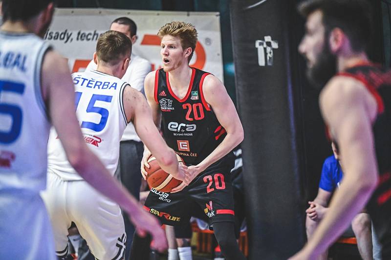 Z basketbalového utkání Kooperativa NBL USK Praha - Nymburk (80:85)