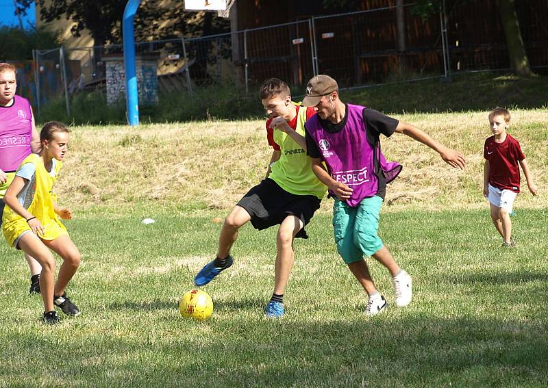 Fotbalista Tomáš Hübschman dohlížel v Poděbradech na fotbal bez rozhodčích.