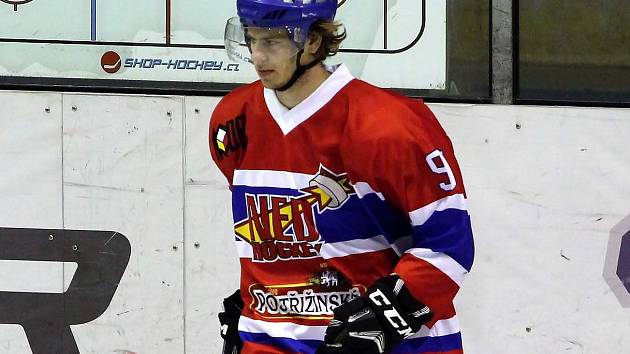 Hokejista Daniel Arnošt. 