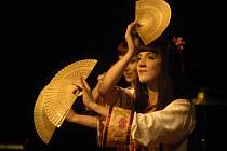 Taneční studio Trn v oku předvedlo tradiční čínský tanec Od Žluté řeky
