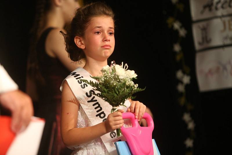 Finálový večer Miss Polabí se konal v poděbradském divadle.