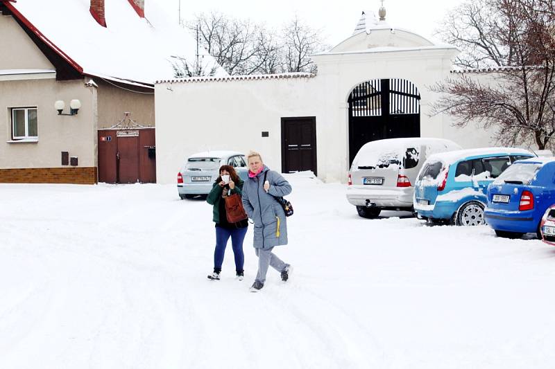 V noci na pondělí napadlo v Nymburce 10 centimetrů sněhu.