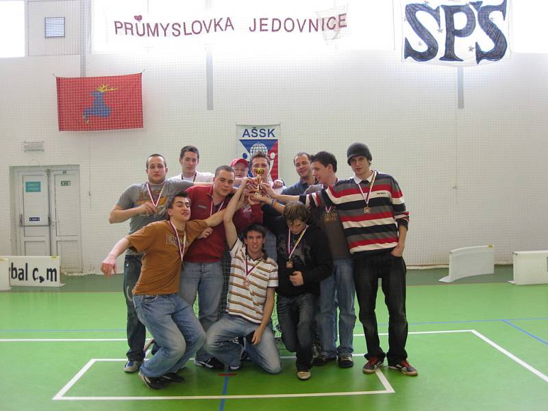 Třetí místo vybojovali florbalisté EKO gymnázia Poděbrady na republikovém finále.