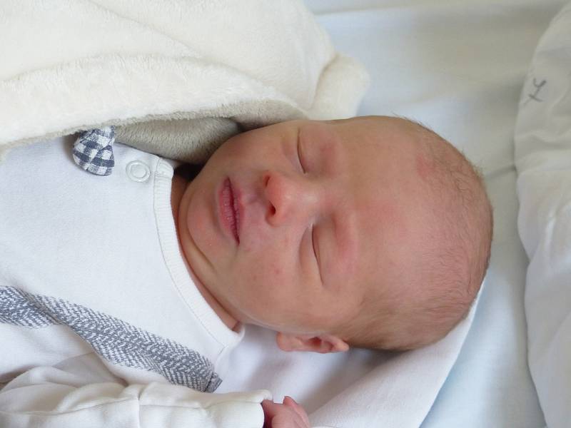 Radim Hladík se narodil 8. prosince 2020 v kolínské porodnici, vážil 3025 g a měřil 49 cm. Do Opočnice si ho odvezl bráška Vladimír (2.5) a rodiče Lucie a Tomáš.