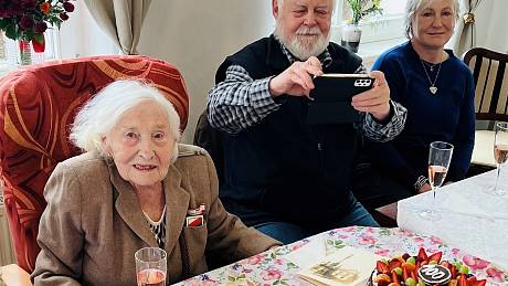 Růžena Dusilová na oslavě 100. narozenin letos v únoru v domově pro senior Luxor.