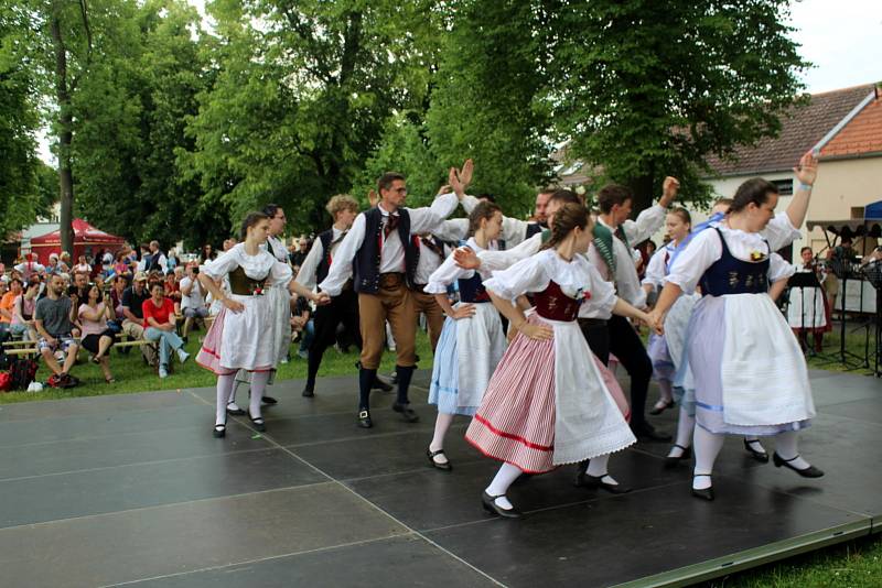 Z folklorního festivalu Polabská vonička.