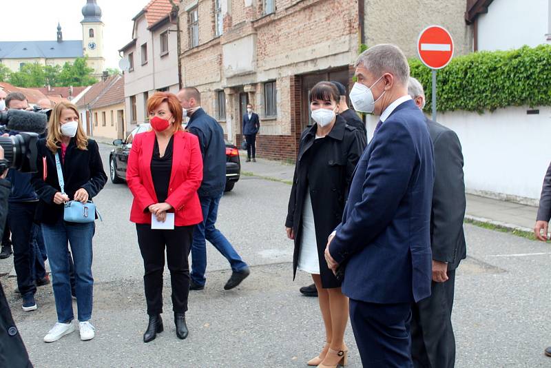 Takzvaný Knéblák byl opraven a osm sociálních bytů dostane brzy své nájemníky.