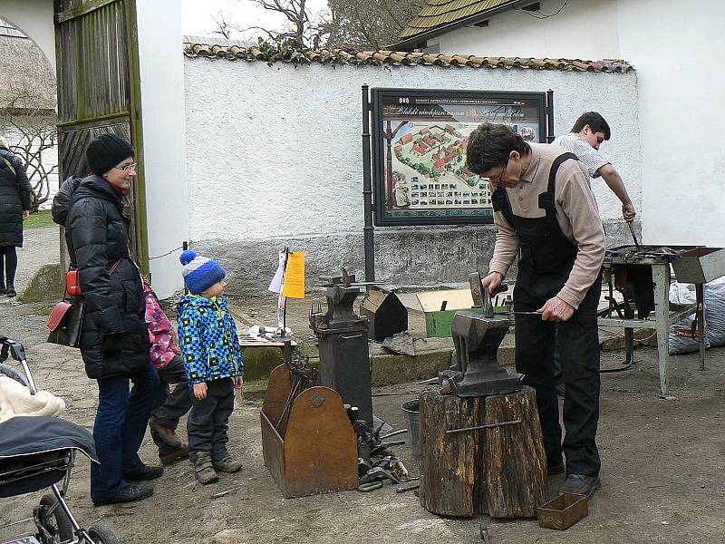 Z právě otevřené výstavy Jaro na vsi v přerovském skanzenu