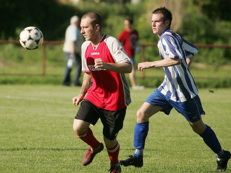 Z fotbalového utkání okresního přeboru Libice - Poříčany