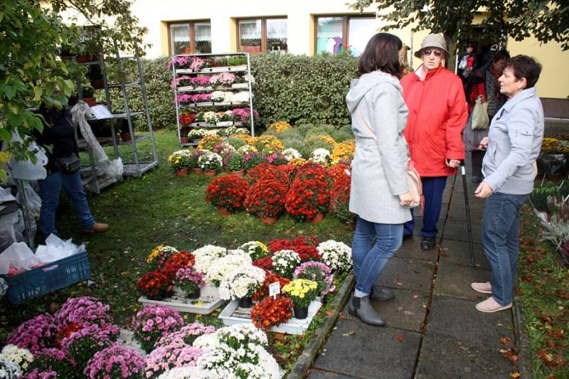 Ukázku řemesel navštívily v sobotu v Krchlebech stovky zájemců. 