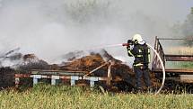 Požár hospodářských stavení v Hradčanech