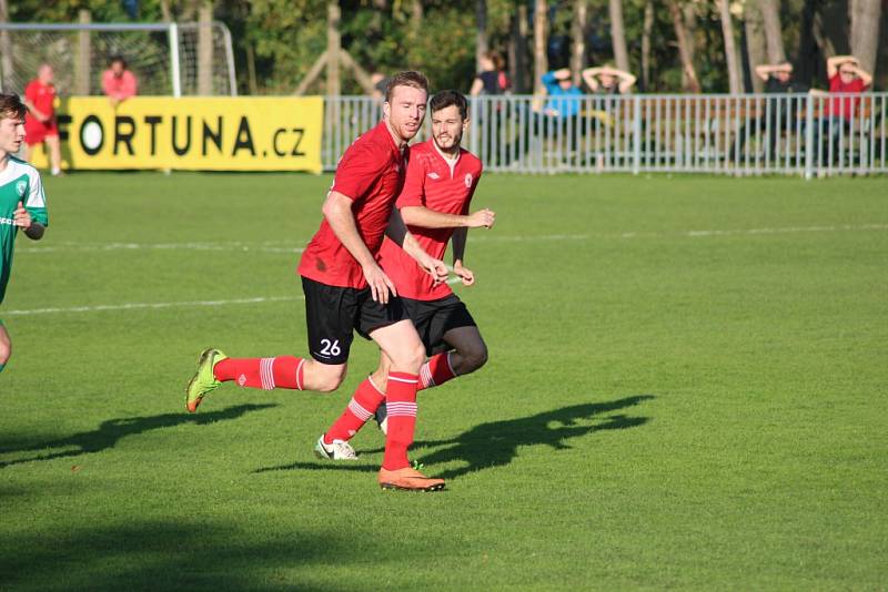 Z divizního fotbalového utkání Ostrá - Meteor Praha (3:0)