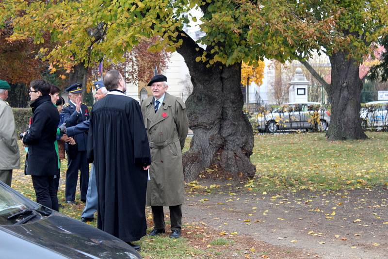 Připomínka Dne veteránů se uskutečnila v Parku hrdinů u památníků odbojářů ve čtvrtek od 11 hodin dopoledne.